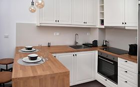 Modern Apartment In Ipitou, Plaka